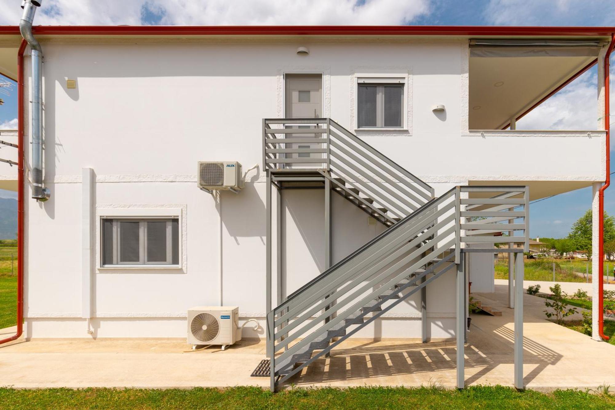 Countryside Apartments First Floor Tríkala Exteriör bild